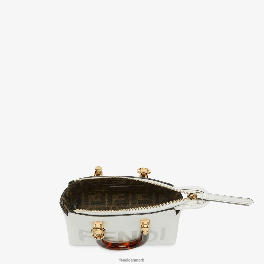 lille boston taske i læder Kvinder Fendi tilbehør hvid A44V2D645