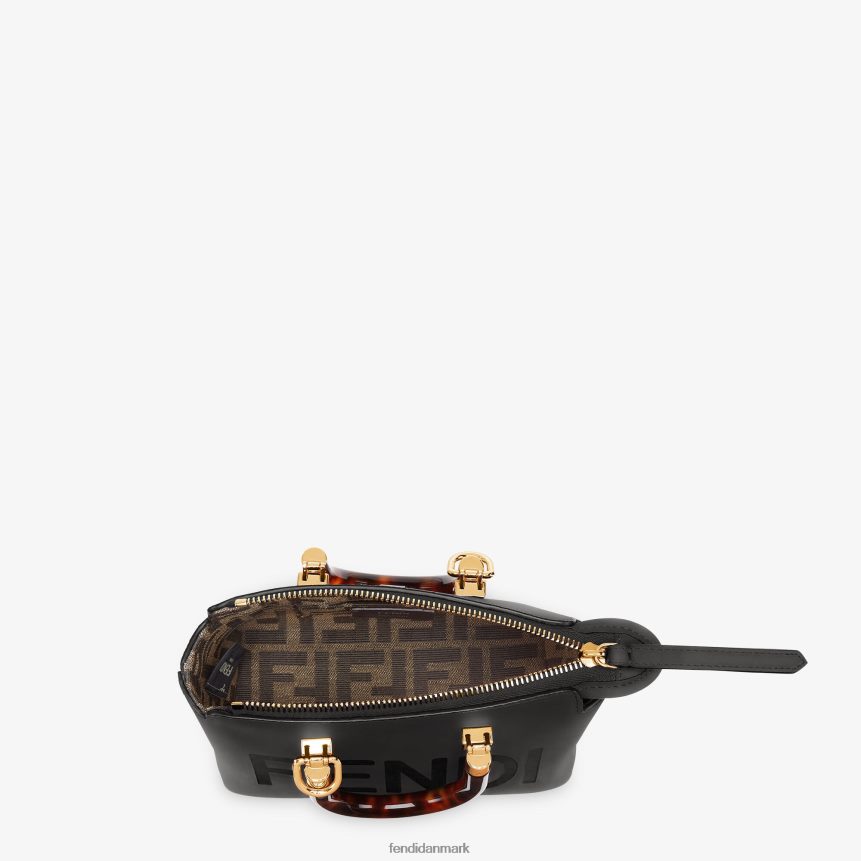 lille boston taske i læder Kvinder Fendi tilbehør sort A44V2D684