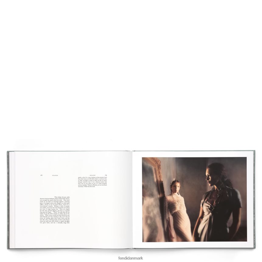 forår/sommer 2021 couture kollektion indbundet bog unisex Fendi tilbehør mode A44V2D465